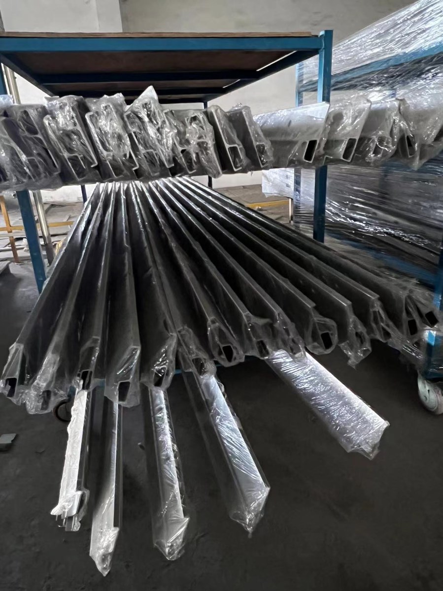 蘇州鋁型材加工成型  量大價(jià)優(yōu)